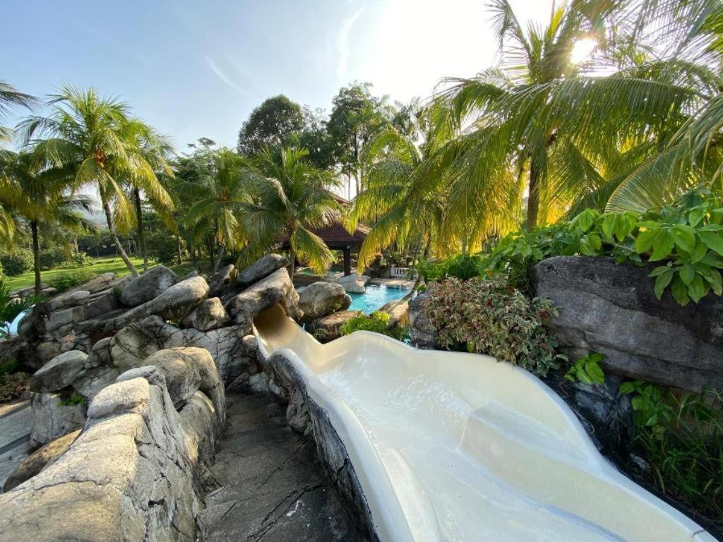 Pulai Spring Resort Kampung Kangkar Pulai Buitenkant foto